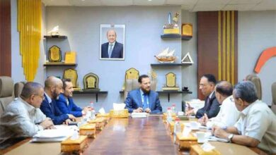 محافظ العاصمة عدن يناقش مع رئيس مصلحة الجمارك آليات تعزيز التعاون والتنسيق