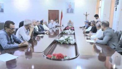 محافظ تعز يناقش مع الأحزاب والتنظيمات السياسية تعزيز الاصطفاف الوطني ومواجهة تصعيد مليشيا الحوثي