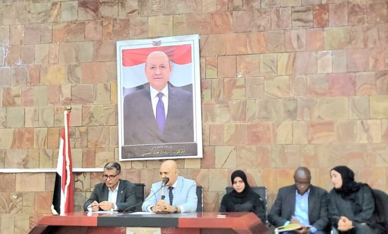 محافظ تعز يناقش مع المنظمات الدولية والمحلية خطة الإستعداد والاستجابة للطوارئ