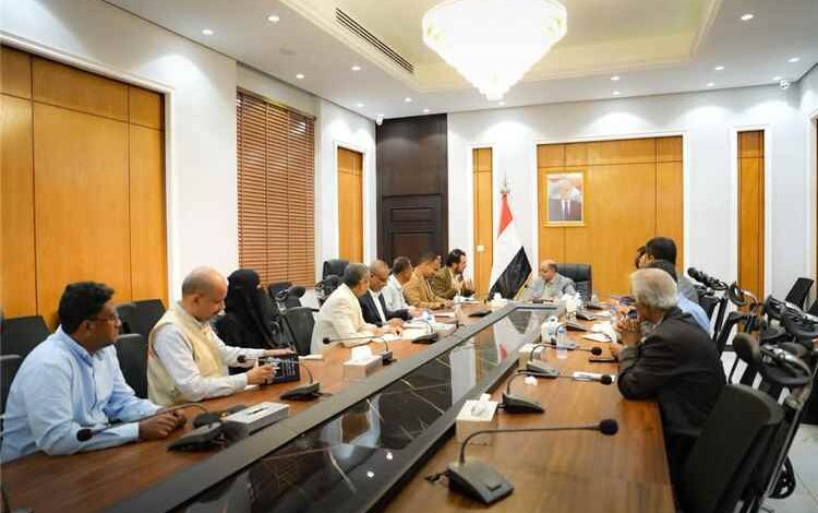 محافظ حضرموت يبحث مع منظمة اليونسكو حماية المواقع الأثرية وتطوير متحف المكلا