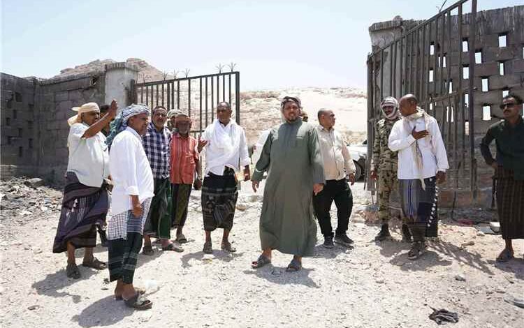 محافظ سقطرى يطلع على احتياجات توسعة مكب النفايات بمدينة حديبو