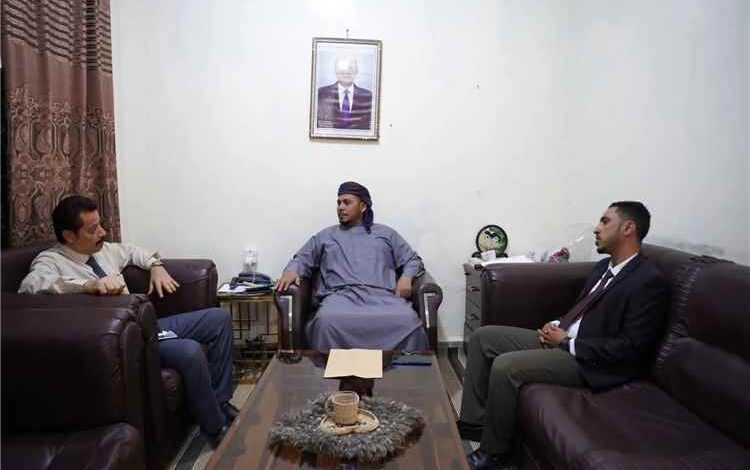 محافظ سقطرى يناقش سبل تطوير المطار والاستعدادات للعام الدراسي الجديد بمعهد الأرخبيل الفني