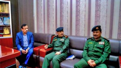 محافظ شبوة يطّلع على خطة الانتشار الأمني الجديدة التي دشنت اليوم بمدينة عتق