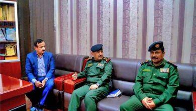 محافظ شبوة يطّلع على خطة الانتشار الأمني الجديدة بمدينة عتق ويشدد على رفع الجاهزية واليقظة