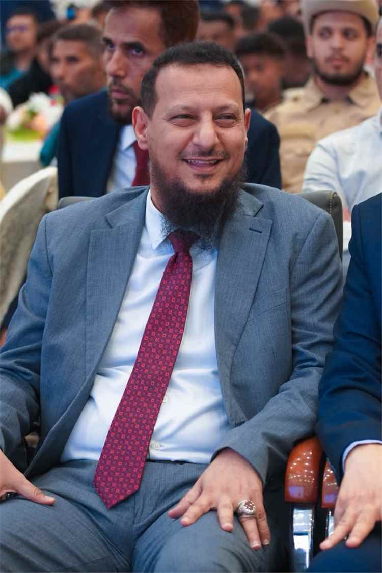 محافظ عدن يوجه بإدراج مشروع ترميم مقر اتحاد نقابات العمال ضمن البرنامج الاستثماري لعام 2027