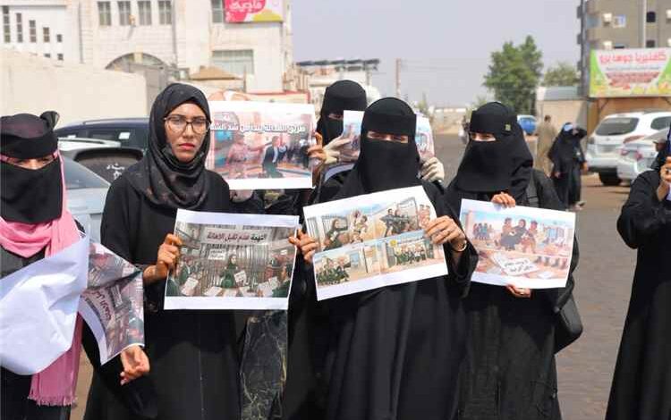 محامو عدن يطالبون باحترام مهنتهم ووقف الإجراءات التعسفية بحقهم