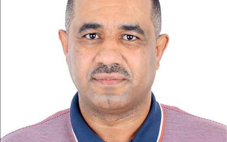 محلل اقتصادي يدعو إلى ضبط البوصلة ويحذر من تجاهل جرائم الحوثيين
