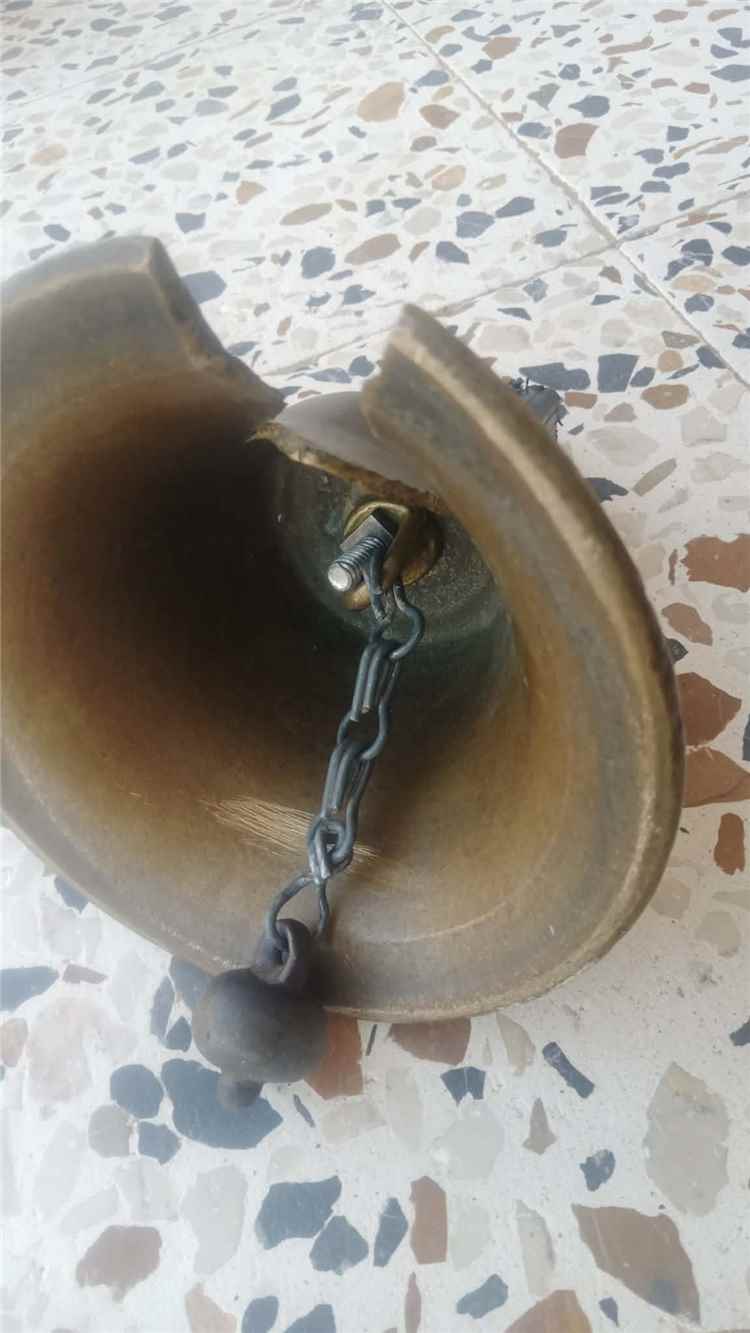 مدرسة في أبين تستخدم أدوات مدرسية تجاوز عمرها 50 عامًا وسط مطالب بتوفير مستلزمات تعليمية جديدة