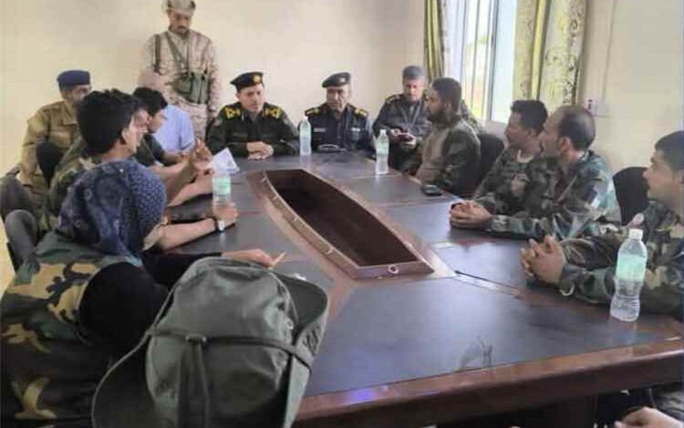 مدير أمن أبين يعقد اجتماعًا بقيادة قوات الطوارئ ويؤكد رفع الجاهزية وتعزيز التنسيق الأمني