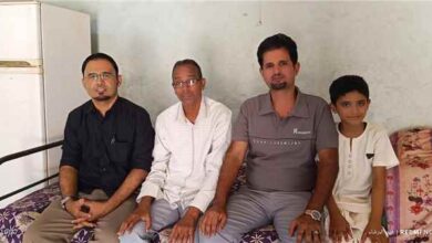 مدير إعلام أبين يزور الصحفي الكبير محمد العولقي بمدينة العين ويثمّن مسيرته وعطاءه الصحفي