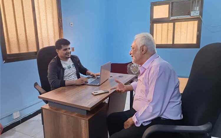 مدير إعلام المنصورة يزور صحيفة (عدن الغد) ويبحث سبل التعاون الإعلامي