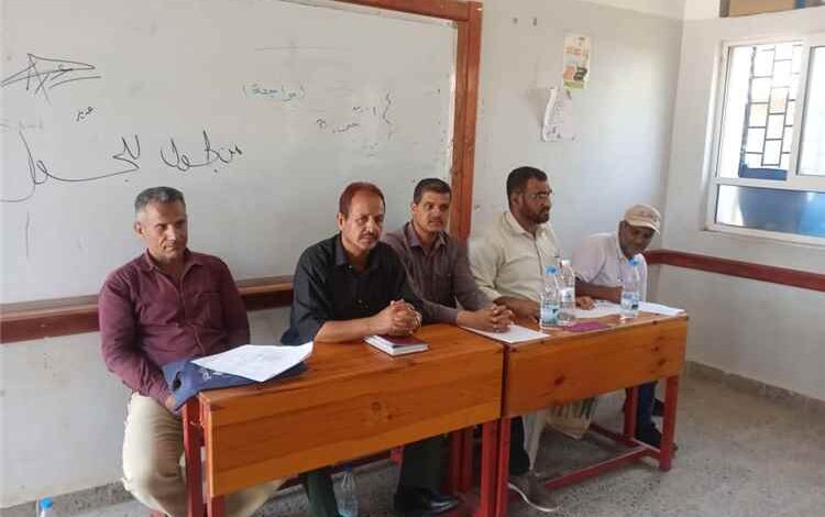 مدير تربية الشمايتين يبحث مع مدراء العزل البعيدة الاستعداد للعام الدراسي الجديد وتحديات الميدان التربوي