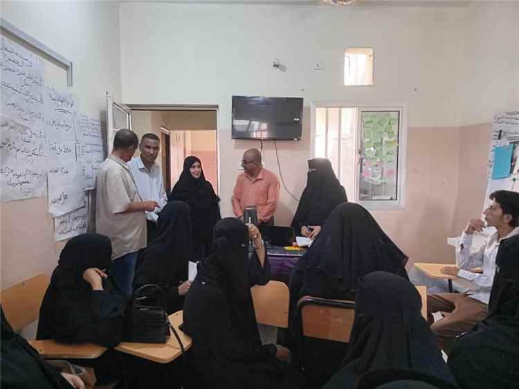 مدير تربية دار سعد يتفقد سير العملية التعليمية في مدرسة سنا عدن ويشيد بالنقلة النوعية للإدارة الجديدة