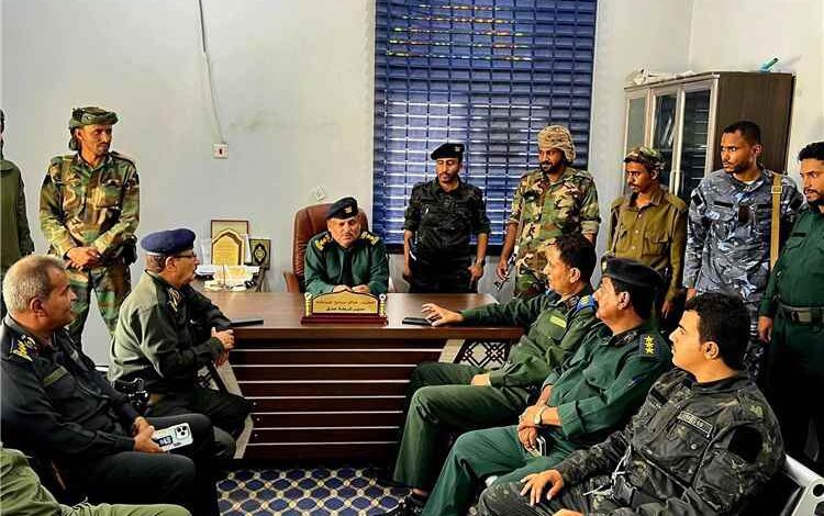 مدير شرطة عتق يترأس اجتماعاً أمنياً موسعاً ويشدد على رفع الجاهزية الأمنية