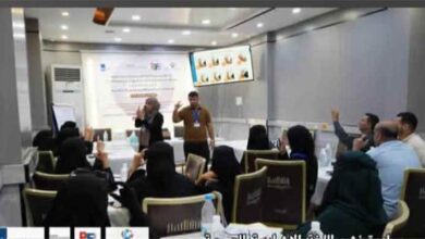 مدير صحة الشيخ عثمان يتفقد دورة لغة الإشارة للكوادر الطبية