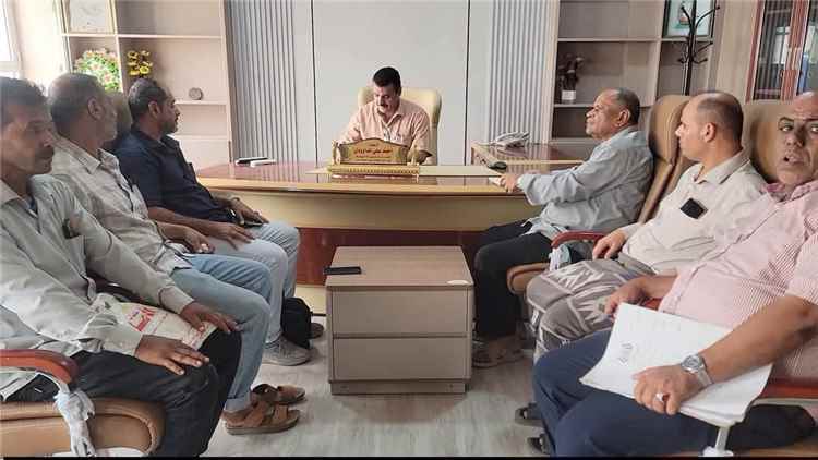 مدير عام البريقة يبرم عقود لتنفيذ ( 5 ) مشاريع خدمية بالمديرية