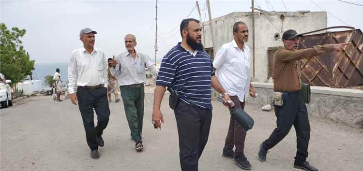 مدير عام التواهي يتفقد مشروع تأهيل ورصف طريق رأس مربط ويؤكد أهمية استكمال المشروع لخدمة المواطنين