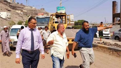 مدير عام التواهي يتفقد مشروع رصف شارع حجيف ويوجه بإعادة تفعيل شبكة تصريف مياه الأمطار القديمة