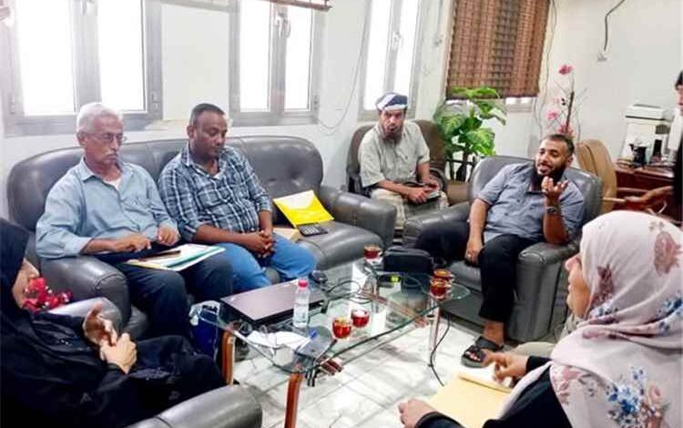مدير عام التواهي يناقش مع مديرة التخطيط والتعاون الدولي المشاريع المنجزة والجاري تنفيذها بالمديرية