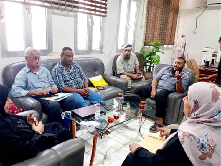 مدير عام التواهي يناقش مع مديرة التخطيط والتعاون الدولي المشاريع المنجزة والجاري تنفيذها بالمديرية