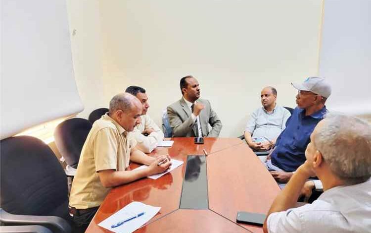 مدير عام الشؤون الاجتماعية يناقش يزور المؤسسة الخيرية لمجموعة هائل سعيد أنعم