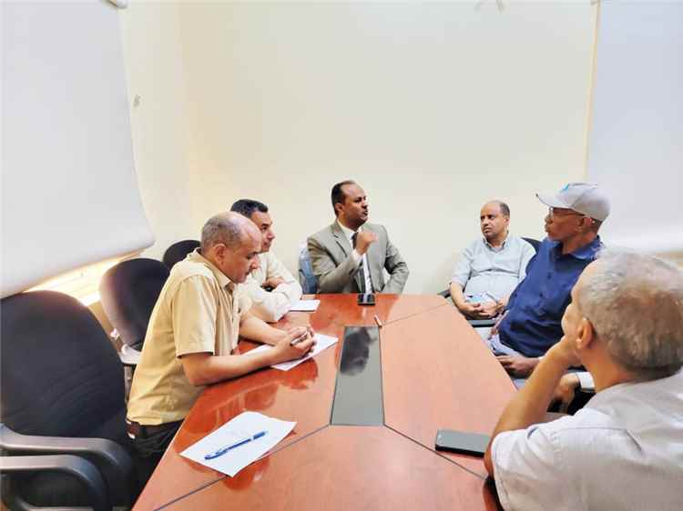 مدير عام الشؤون الاجتماعية يناقش يزور المؤسسة الخيرية لمجموعة هائل سعيد أنعم