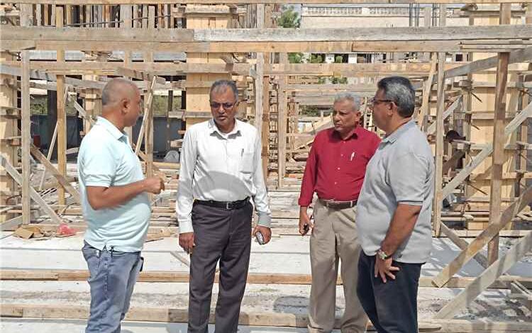 مدير عام المعلا القلعة يتفقد أعمال تجهيز وتأهيل مبنى السلطة المحلية