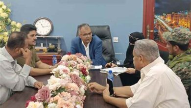 مدير عام المعلا يبحث تعزيز إجراءات الأمن والسلامة والرقابة على المنشآت التجارية