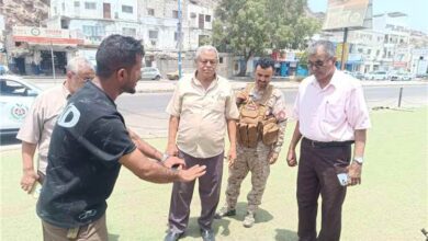 مدير عام المعلا يتابع ميدانيًا أعمال صيانة ممشى المسطح بالدكة