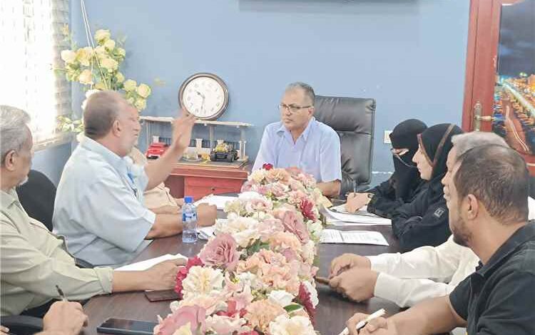 مدير عام المعلا يترأس لقاءً تنفيذيًا لمتابعة أولويات العمل وتعزيز التنسيق الخدمي