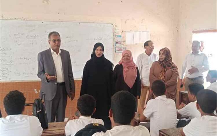 مدير عام المعلا يدشّن العام الدراسي الجديد بزيارة عددٍ من مدارس المديرية