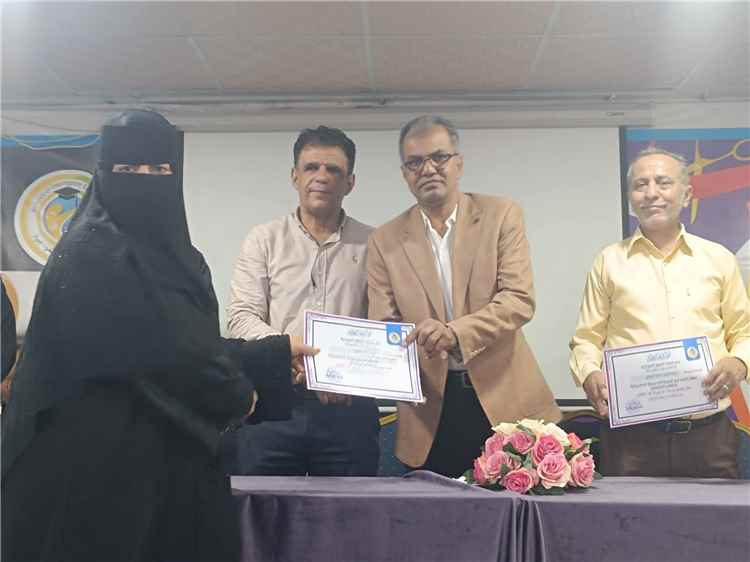 مدير عام المعلا يشارك في تكريم معلمي مدرسة التفوق ويطلع على سير العملية التعليمية