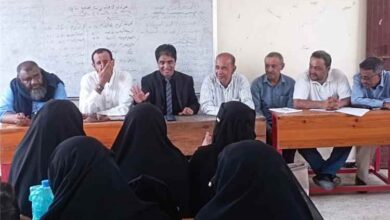 مدير عام تربية أبين يلتقي بالإدارات المدرسية والمعلمين والمعلمات في مدارس مديريتي زنجبار وخنفر