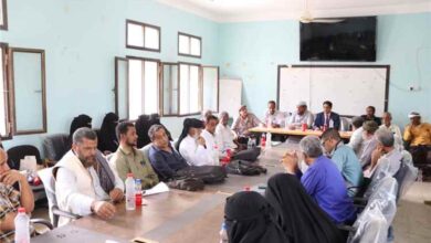 مدير عام تربية أبين يلتقي قيادة مكتب التربية ومديرو المدارس بمديرية خنفر