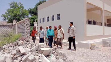 مدير عام تريم يتفقد مشروع مدرسة الواسطة للتعليم الأساسي ويوجه بسرعة استكمال الأعمال
