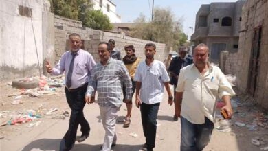 مدير عام خورمكسر يناقش استكمال شبكة الصرف الصحي ورصف حي الزراعة