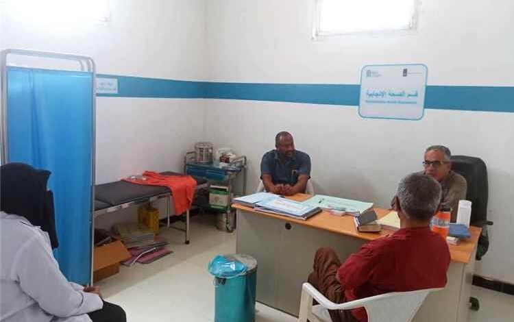 مدير عام عتق يتفقد مركز التحصين ويؤكد التوسع لمواجهة الإقبال المتزايد.