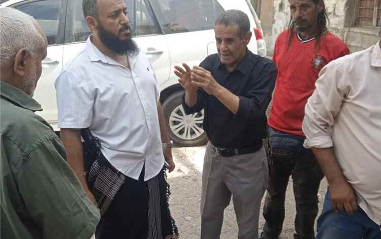 مدير عام مديرية التواهي يواصل النزولات الميدانية لمتابعة أعمال صيانة شبكة الصرف الصحي بمنطقة القلوعة