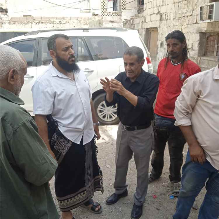 مدير عام مديرية التواهي يواصل النزولات الميدانية لمتابعة أعمال صيانة شبكة الصرف الصحي بمنطقة القلوعة