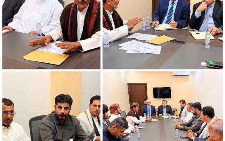 مدير عام مديرية شحن  يضع احتياجات المديرية  على طاولة السقطري والشرجبي.. تحرك حكومي لتطوير الزراعة والمياه وإنعاش منفذها البري