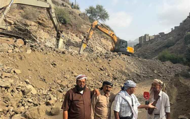 مدير مكتب الزراعة بسرار يافع: طريق باتيس رصُد معربان لبعوس مشروع تاريخي سيغير وجه المنطقة