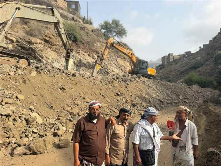 مدير مكتب الزراعة بسرار يافع: طريق باتيس رصُد معربان لبعوس مشروع تاريخي سيغير وجه المنطقة
