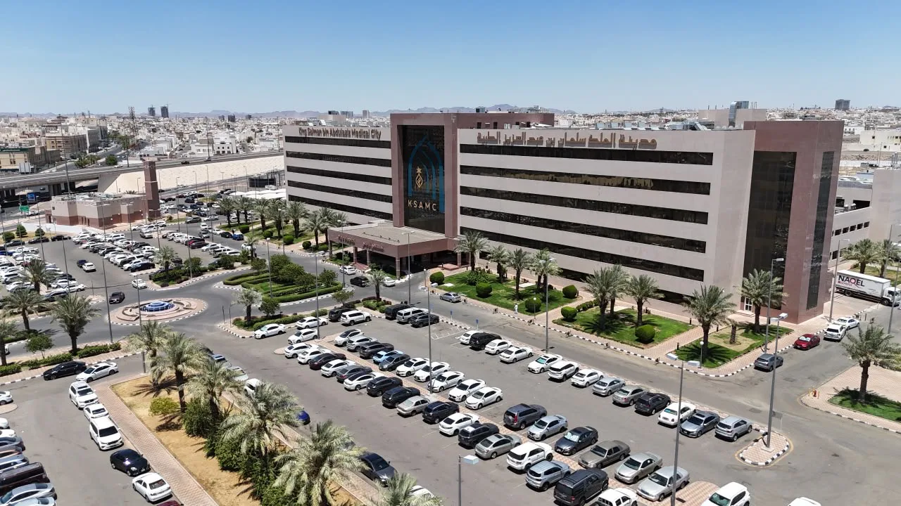 مدينة الملك سلمان الطبية تنهي معاناة ستيني من تضخم البروستاتا بليزر «HoLEP»