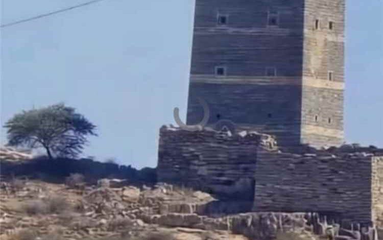 مركز المعلومات والتأهيل لحقوق الإنسان يدين تفجير حصن «دار المعلا» التاريخي في البيضاء ويطالب بحماية التراث اليمني