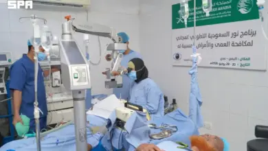 مركز الملك سلمان للإغاثة يُنجز 400 عملية لإزالة المياه البيضاء في عدن