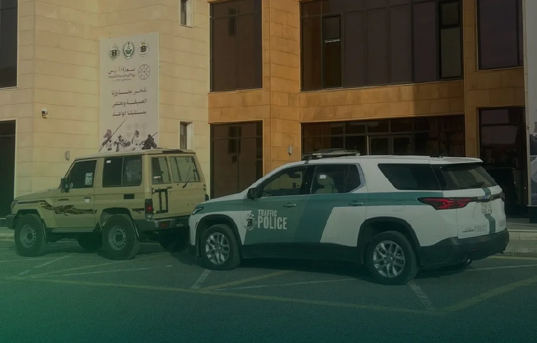 مرور القصيم يضبط قائد مركبة بلا لوحات ظهر في مقطع مرئي