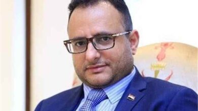 مستشار بمكتب الرئاسة: وجوه الماضي ما زالت تحكم اليمن.. والشباب فشلوا في انتزاع القيادة