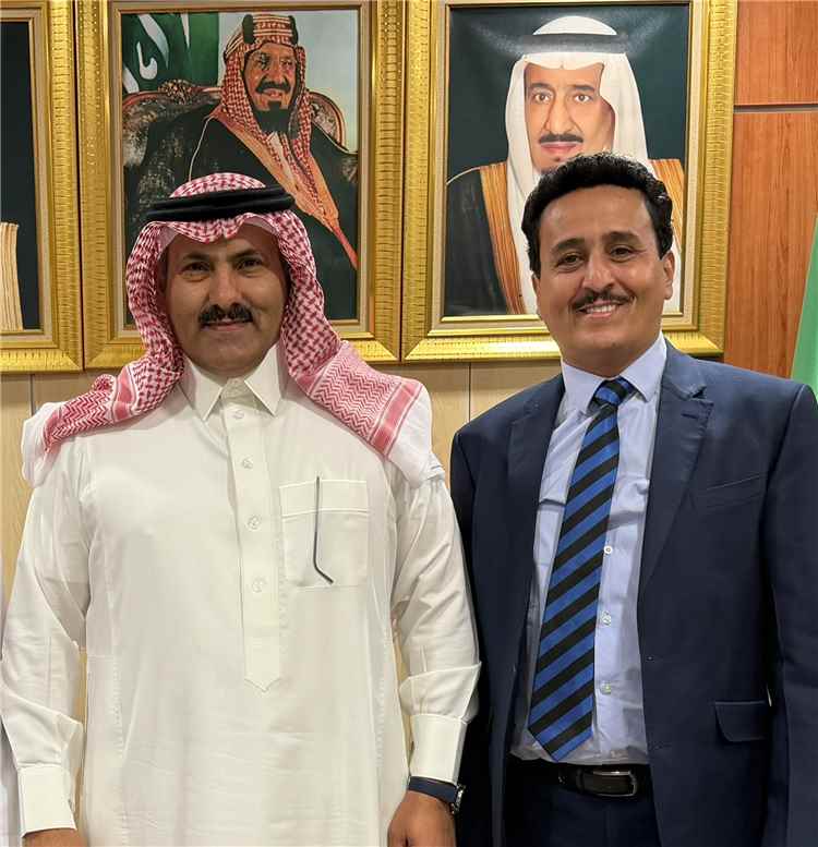 مستشار وزير الإعلام الشرفي: محمد آل جابر حمل همّ اليمن وتعرض لحملات استهداف ممنهجة بسبب مواقفه