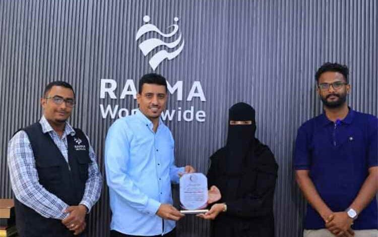 مستشفى المكلا للأمومة والطفولة تبحث سبل التعاون والشراكة مع منظمة رحمة حول العالم