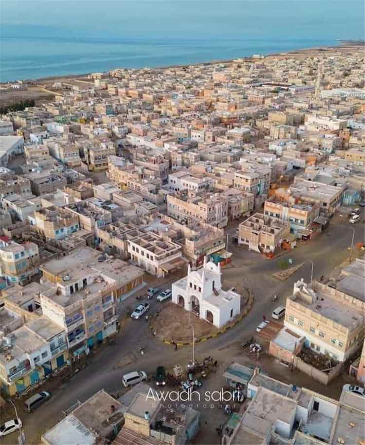 مسلحون يغتالون مواطن أمام كورنيش الشحر ويلوذون بالفرار